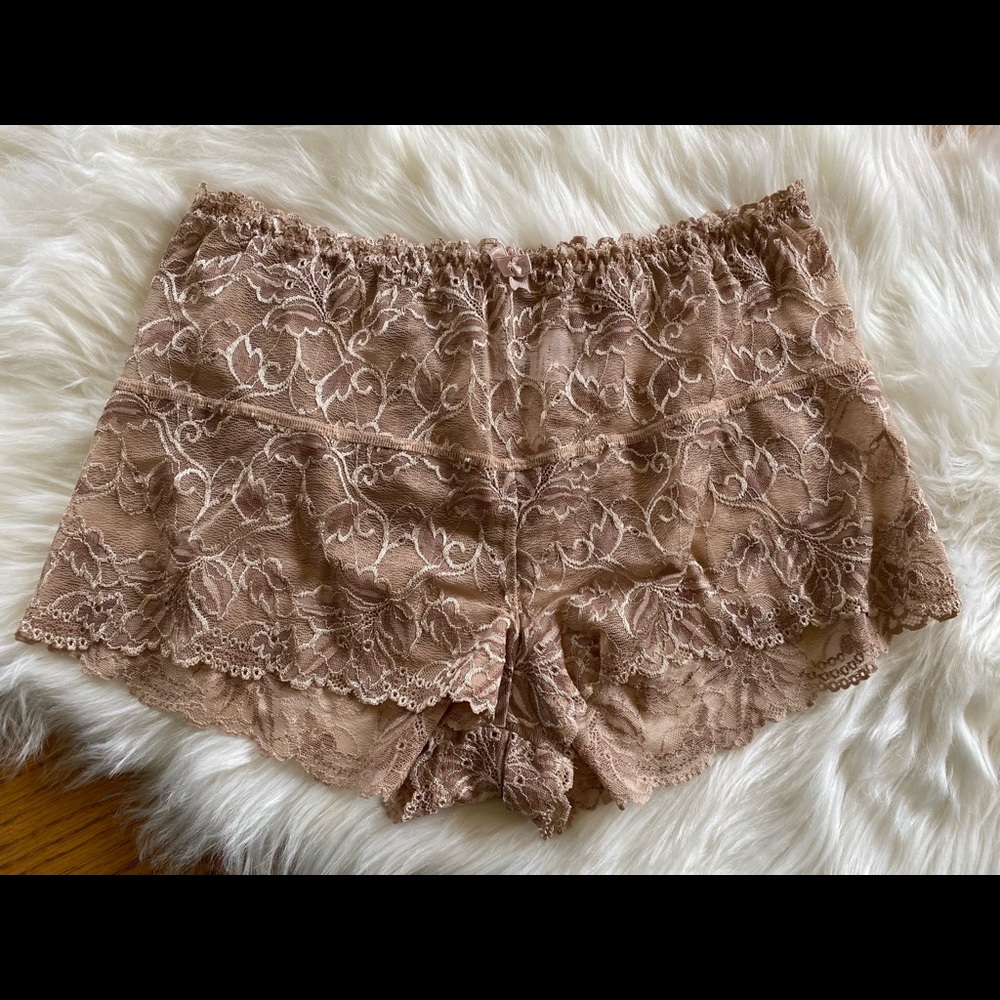 Elomi panties/boy shorts. Sheer nude XL.